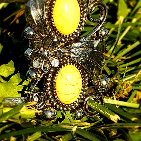Yellow and silver scroll double cuff bracelet - Picture 4 of 4